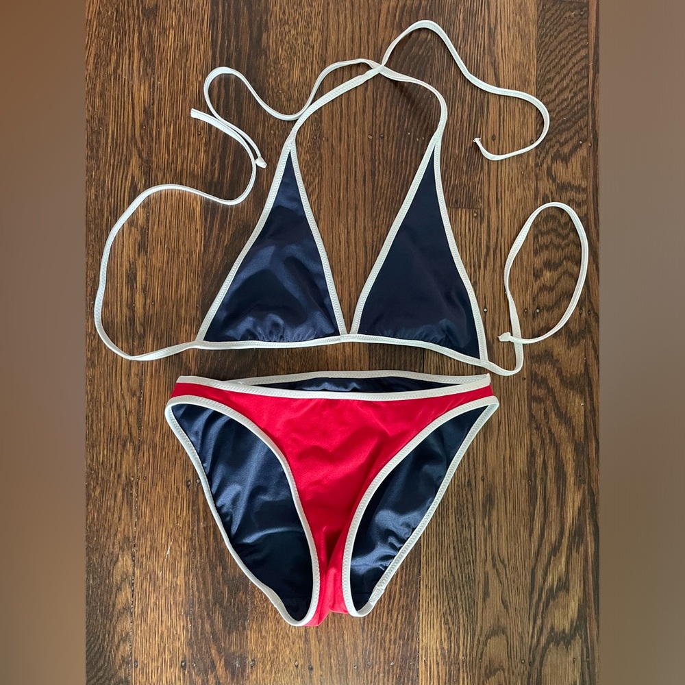 Almost NEW! Reversible bikini. Striking res white and blue-